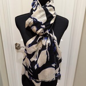 Yarnz Black and Blue Patterned Scarf